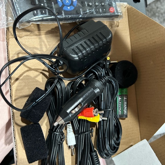 Desobry two 10 inch monitors dvd players.  Accepting OFFERS - Picture 11 of 11